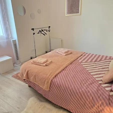 Le Refuge Du Sanctuaire Wifi Tv 4 Mm Du Sanctuaire Апартаменты *